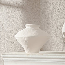 مزهرية على الطراز اليوناني العتيق