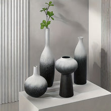 مزهرية سيراميك باللونين الأبيض والأسود