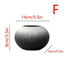 مزهرية سيراميك باللونين الأبيض والأسود