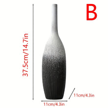 مزهرية سيراميك باللونين الأبيض والأسود