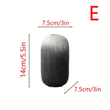 مزهرية سيراميك باللونين الأبيض والأسود