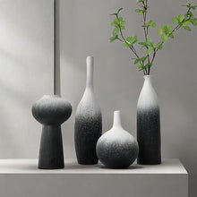 مزهرية سيراميك باللونين الأبيض والأسود